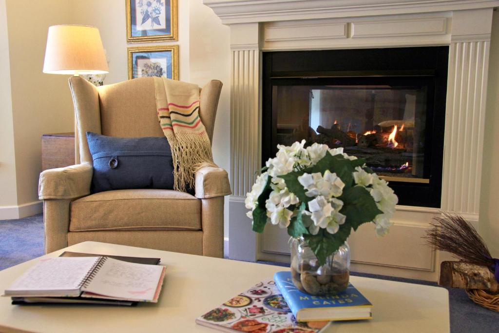 Eagle Harbor Inn - image 4