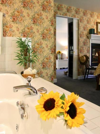 Eagle Harbor Inn - image 5