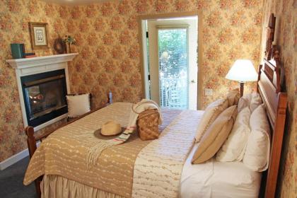 Eagle Harbor Inn - image 6