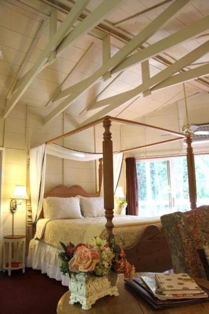 Eagle Harbor Inn - image 7