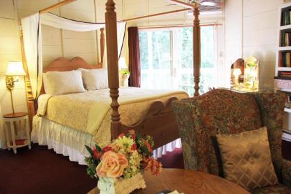 Eagle Harbor Inn - image 8