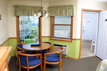Bay Breeze Resort - image 5