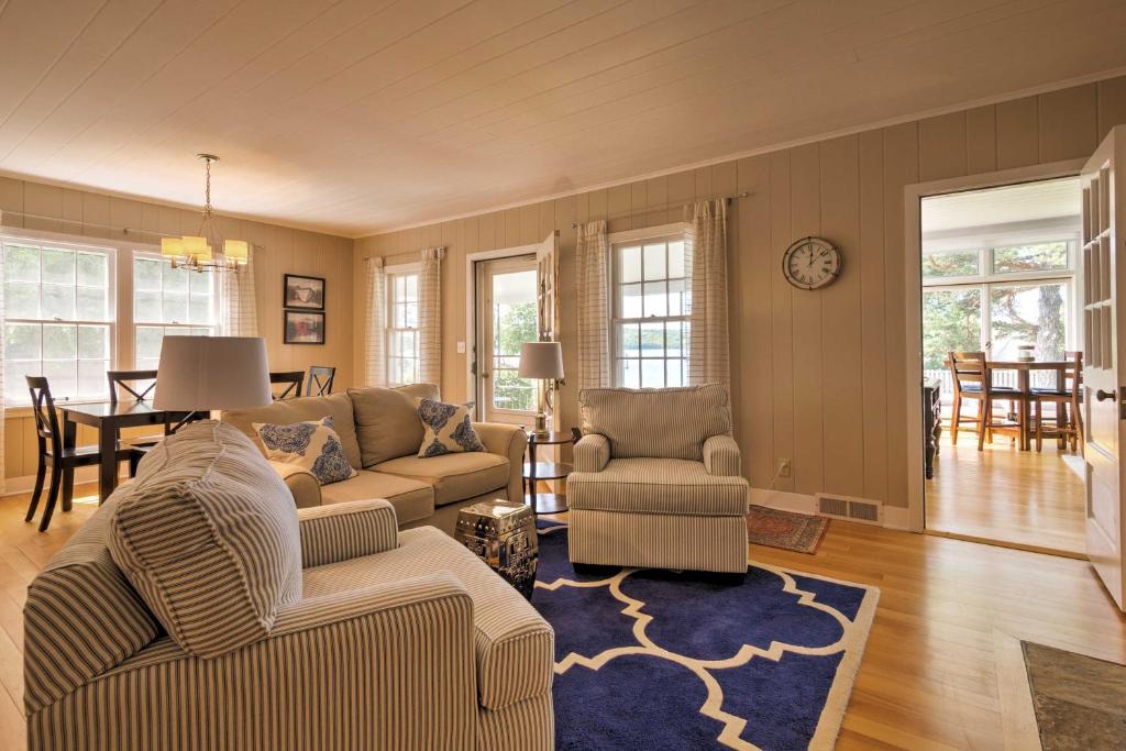 Boutique Home in Door County with Eagle Harbor Views! - image 4
