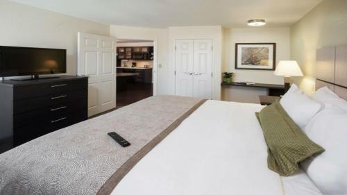 Candlewood Suites Erie an IHG Hotel - image 4