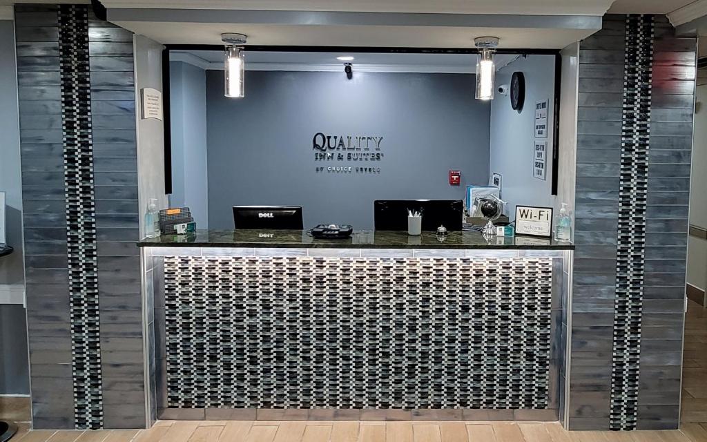 Quality Inn & Suites CVG Airport - image 2