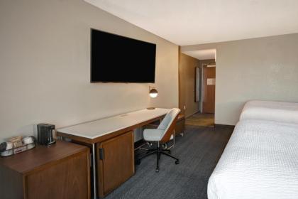 Courtyard by Marriott Cincinnati Airport - image 10