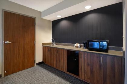 Courtyard by Marriott Cincinnati Airport - image 11