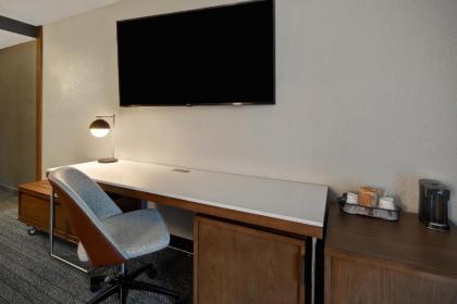 Courtyard by Marriott Cincinnati Airport - image 2