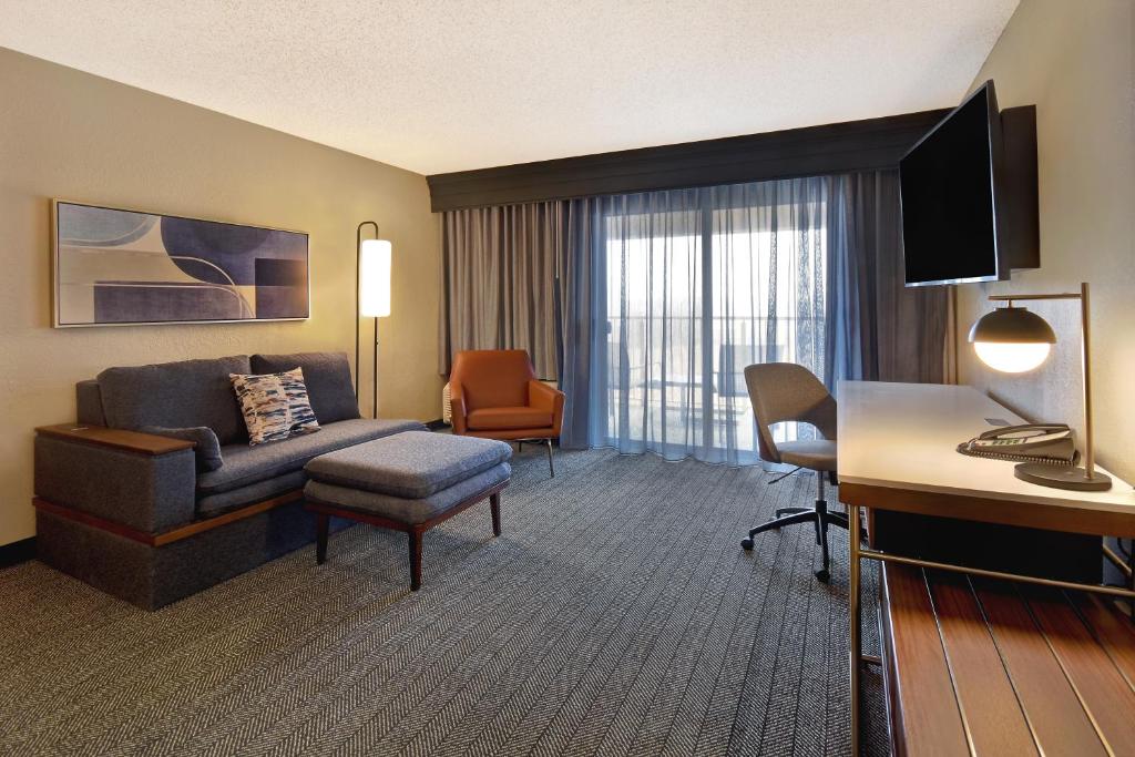 Courtyard by Marriott Cincinnati Airport - image 7