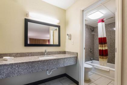 Red Roof Inn Cincinnati Airport–Florence/ Erlanger - image 10