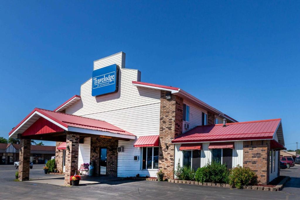 Travelodge by Wyndham Escanaba - main image