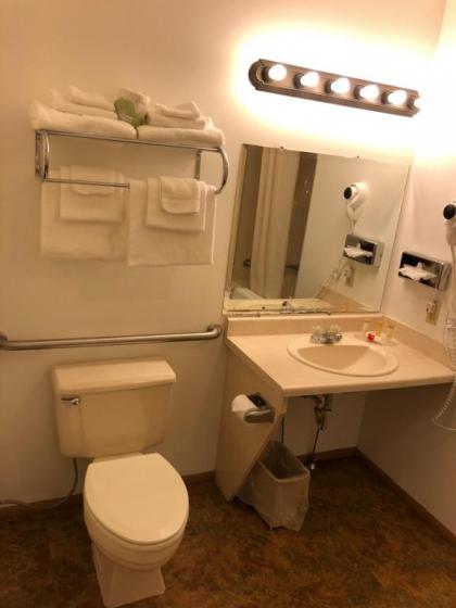 Travelodge by Wyndham Escanaba - image 15