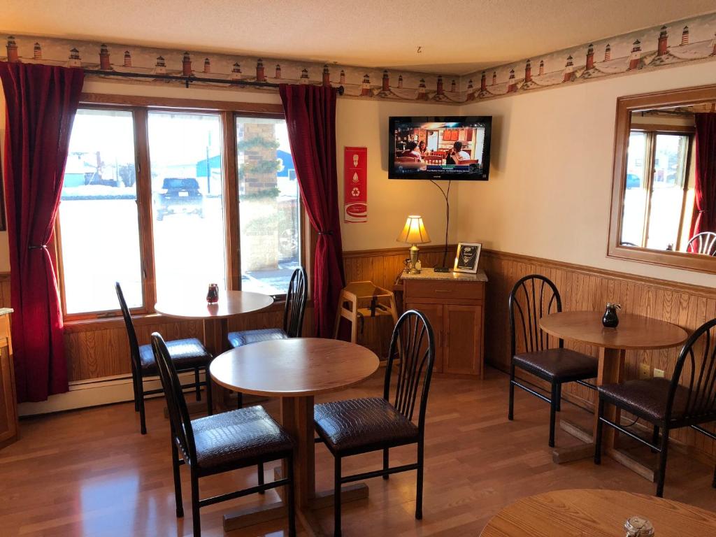 Travelodge by Wyndham Escanaba - image 3