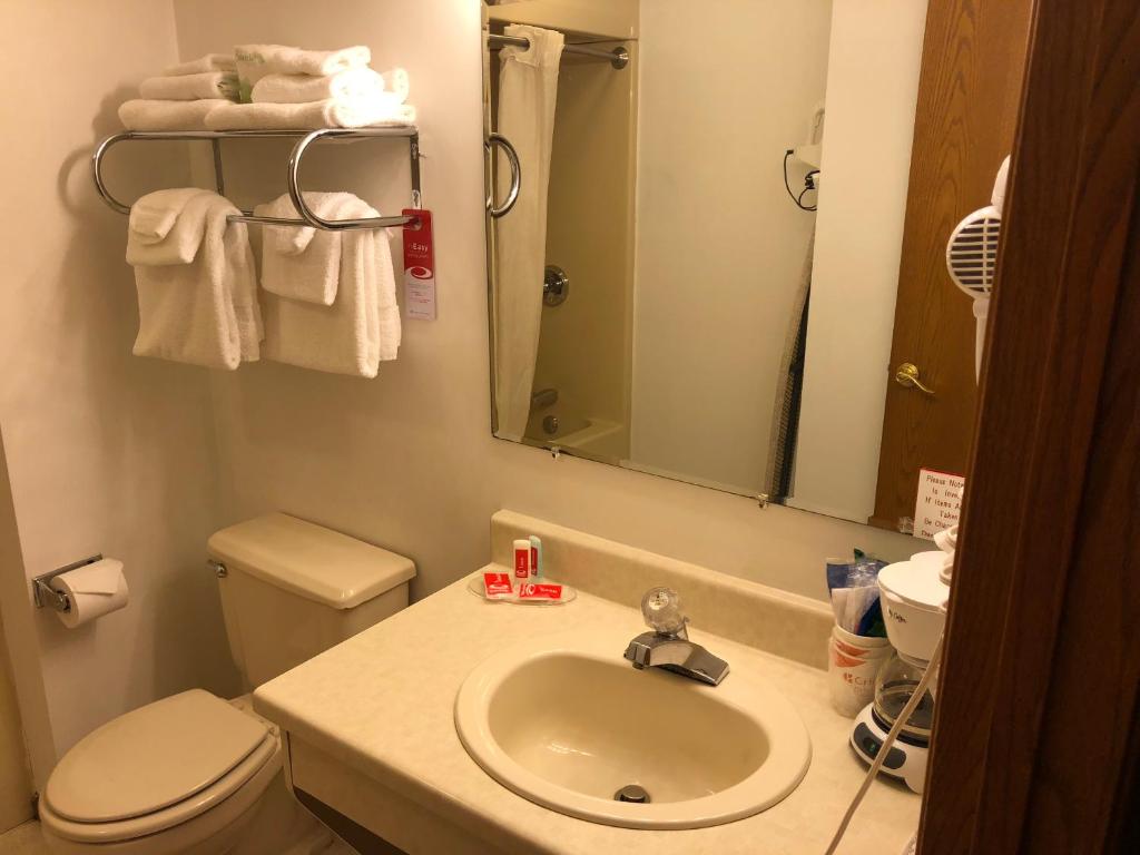 Travelodge by Wyndham Escanaba - image 6