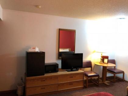 Travelodge by Wyndham Escanaba - image 8