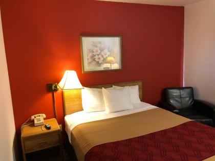 Travelodge by Wyndham Escanaba - image 9