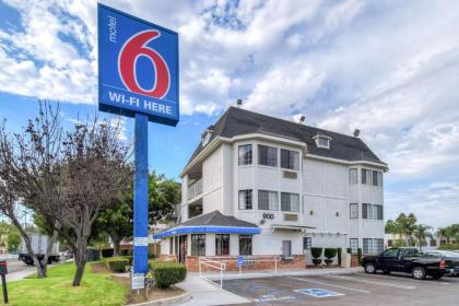 motel 6 Escondido CA California