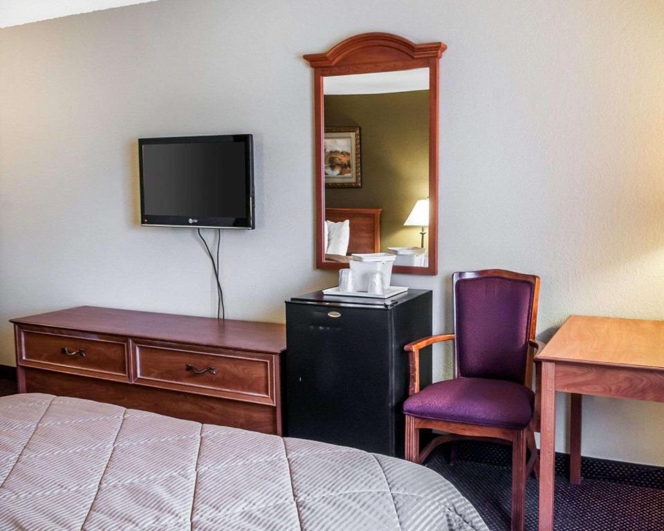 Rodeway Inn of Espanola - image 2
