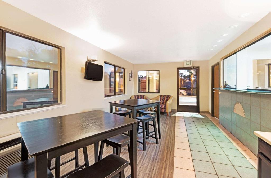 Days Inn by Wyndham Espanola - image 7