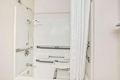 Super 8 by Wyndham Baltimore/Essex Area - image 3