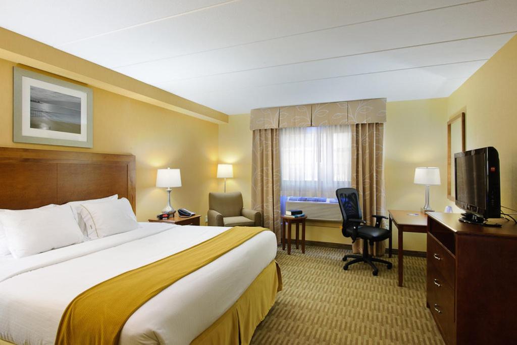 Holiday Inn Express Philadelphia Airport an IHG Hotel - image 2