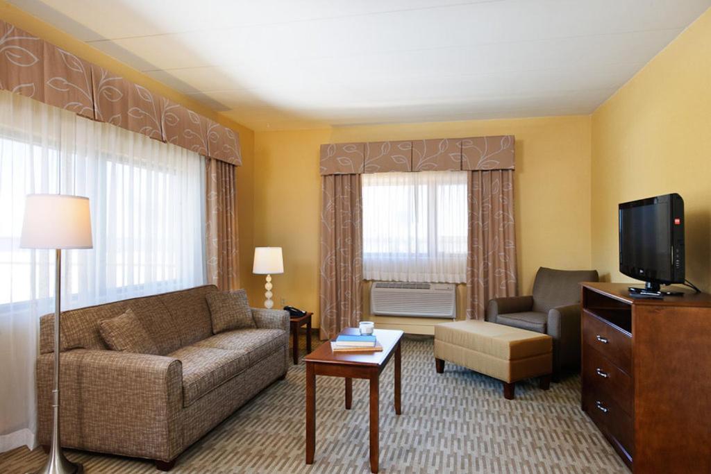 Holiday Inn Express Philadelphia Airport an IHG Hotel - image 6