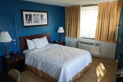 Airport Waterfront Inn - image 14