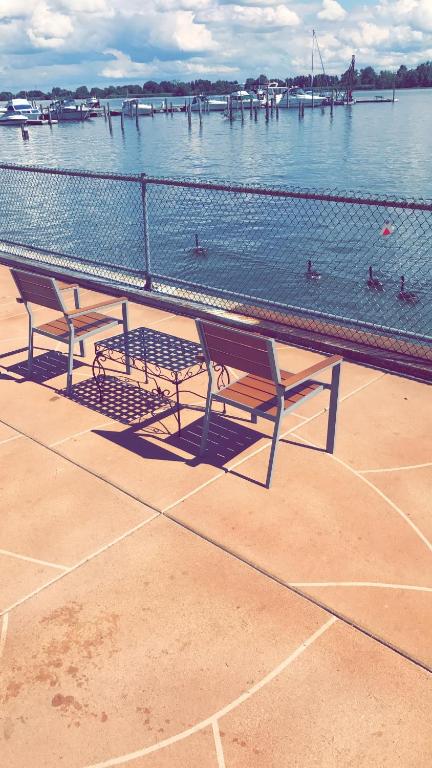 Airport Waterfront Inn - image 4