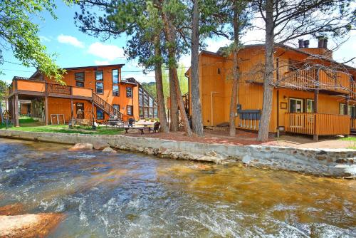 Murphy's River Lodge - image 2