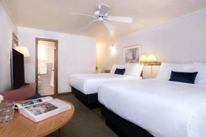 Twin Owls Motor Lodge - image 3