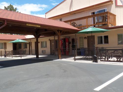 Peak to Peak Lodge - main image