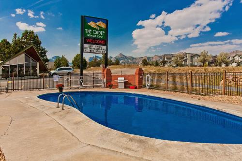 Coyote Mountain Lodge - image 4