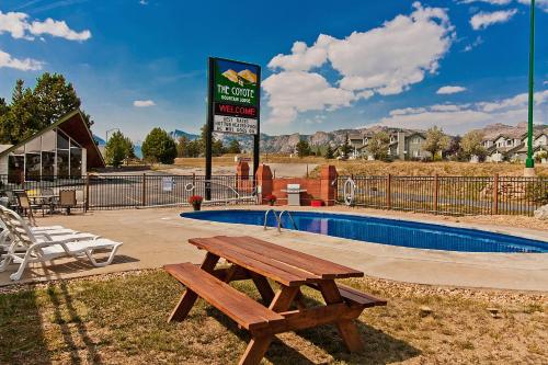 Coyote Mountain Lodge - image 5