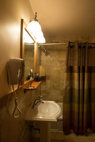 Silver Moon Inn - image 4