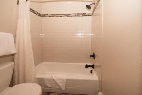 The Maxwell Inn - image 5