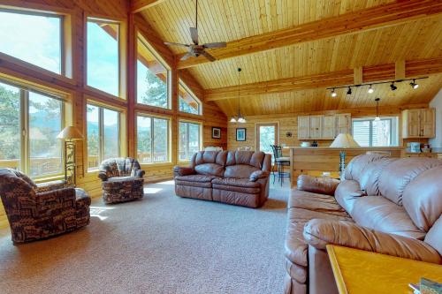 Twin Pines Cabin - main image