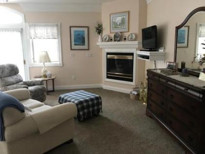 Sonnenhof Lakewood Manor Bed and Breakfast. - image 2