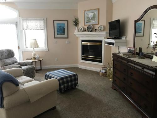Sonnenhof Lakewood Manor Bed and Breakfast. - image 2