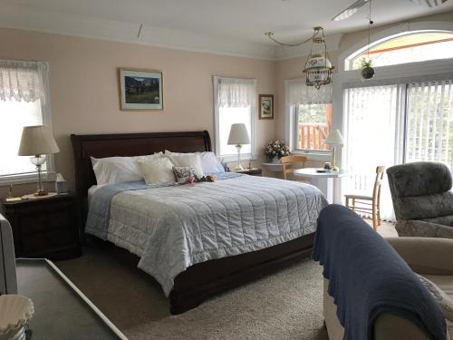 Sonnenhof Lakewood Manor Bed and Breakfast. - image 4
