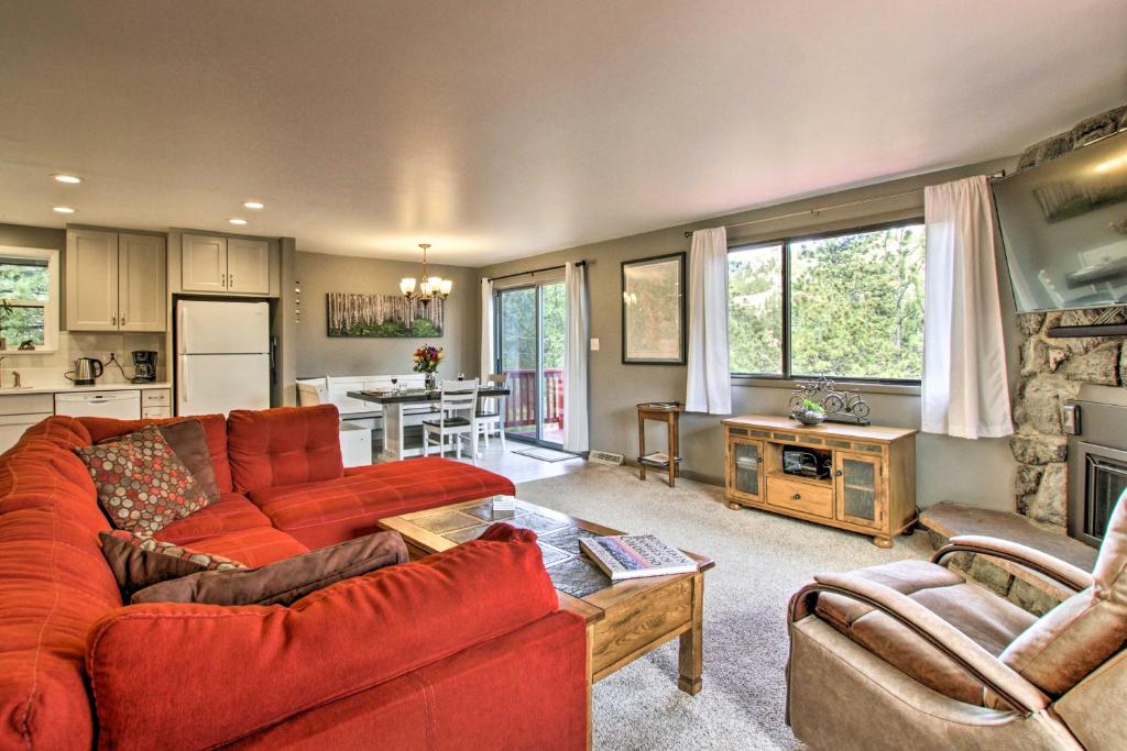 Luxe Updated Home with Grill and Views - 4 Mi to RMNP - main image