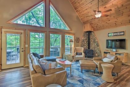 Pet-Friendly Grand Lake House with Dock and Kayaks! - image 2