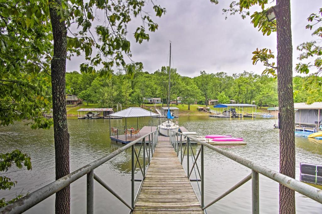 Pet-Friendly Grand Lake House with Dock and Kayaks! - image 4