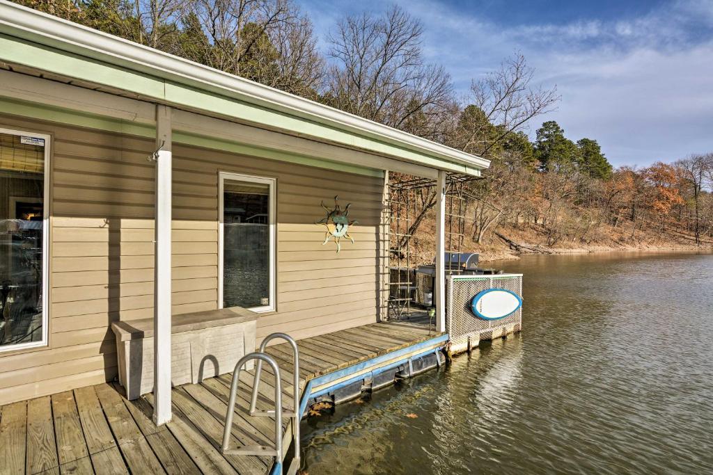 Floating Cabana Exotica on Grand Lake with 2 Docks! - image 2