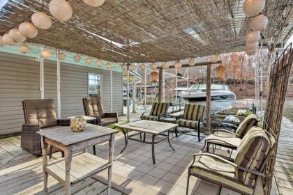 Floating Cabana Exotica on Grand Lake with 2 Docks! - image 7