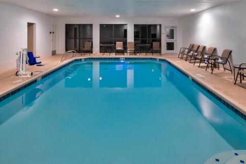 Hampton Inn Eugene - image 2