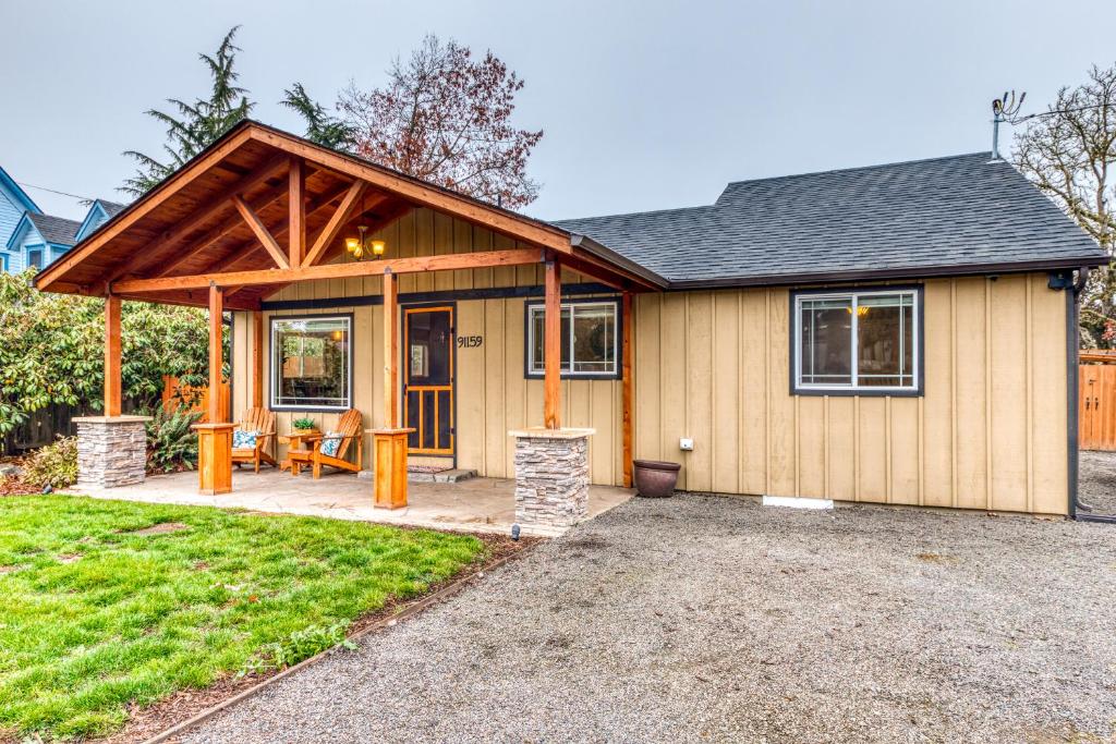 Cozy Coleman St. Cottage - main image