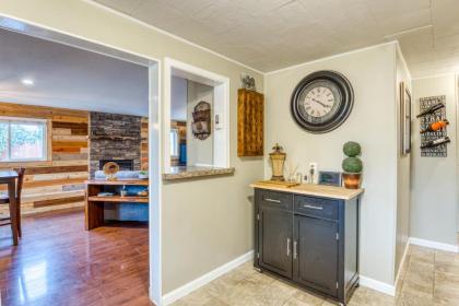 Cozy Coleman St. Cottage - image 15