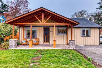 Cozy Coleman St. Cottage - image 2
