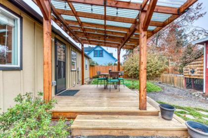 Cozy Coleman St. Cottage - image 3