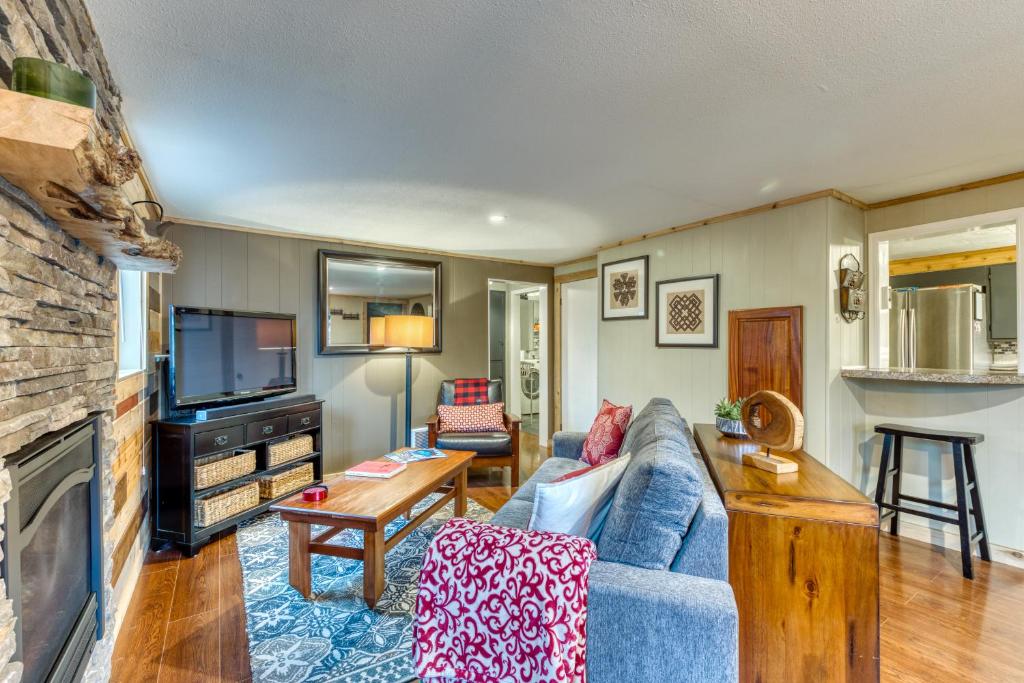 Cozy Coleman St. Cottage - image 4